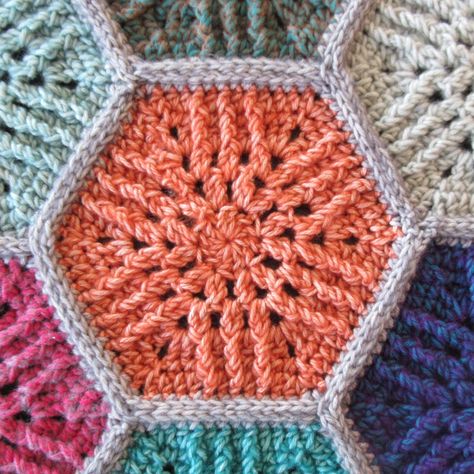 Daisy Stitch Co | Sunbeam Hexagon Motif FREE Crochet Pattern Crocheting Squares, Blankets Knit, Crochet Hexagon Blanket, Hexagon Crochet Pattern, Hexagon Crochet, Daisy Stitch, Crochet Fun, Crochet Hexagon, Crochet Blocks