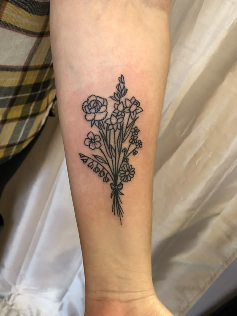 #girlswithtattoos #floral #carnation #violet #daisy #tattoo Violet Daisy Rose Tattoo, Carnations Tattoo, Tattoo Touch Up, Carnation Tattoo, Flower Bouquet Tattoo, Carnation Bouquet, Bouquet Tattoo, Hand Tats, Daisy Tattoo