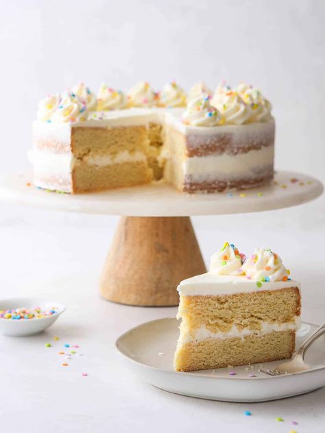 Cookie Layer Cake, Buttercream Cake Ideas, Sugar Cookie Cake Recipe, Fluffy Vanilla Buttercream, Buttercream Frosting Cookies, Sugar Cookie Desserts, Sugar Cookie Cake, Lofthouse Sugar Cookies, Cake With Buttercream Frosting