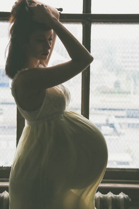 Pregnant Belly Huge, Twin Pregnancy Belly, Big Pregnant, Anime Pregnant, Pregnancy Belly Photos, Belly Photos, Pregnant Model, Beautiful Pregnancy, Pretty Pregnant