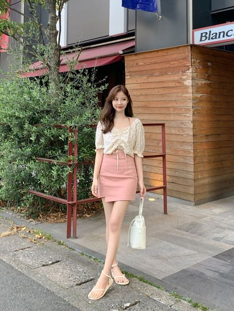 Outfit Korean Style, Chic Summer Outfits, Stylish Summer Outfits, Korean Fashion Dress, Casual Day Outfits, Korean Girl Fashion, Ulzzang Fashion, Fashion Mistakes, Pink Outfits