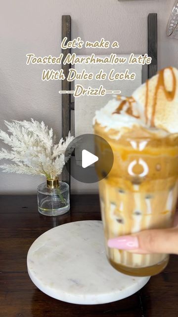 Denisse’s Cafécito Bar on Instagram: "Surviving life, one Cafecito at a time🫶🏼   Anyone else with me?? It definitely feels like a Monday today lol.   This was a nice little pick me up.. Give it a try and let me know how you like it ☺️  Thanks to @newenglandstories_coffee for the cool frother.. It worked amazing!!! Be sure to check them out..   𝒯ℴ𝒶𝓈𝓉ℯ𝒹 ℳ𝒶𝓇𝓈𝒽𝓂𝒶𝓁𝓁ℴ𝓌 ℒ𝒶𝓉𝓉ℯ 𝓌𝒾𝓉𝒽 𝒟𝓊𝓁𝒸ℯ 𝒹ℯ ℒℯ𝒸𝒽ℯ 𝒟𝓇𝒾𝓏𝓏𝓁ℯ  What I used…  •2 teaspoons of Cafe Bustelo @cafebustelo  •Monin Toasted Marshmallow syrup @monin_usa  •3 tablespoons of warm water 💦  •Dulce de Leche @lalechera @lalecherausa  •Coffee ice cubes  •Chobani oatmilk @torani  •Marshmallow @kraftjetpuffed  Follow for more @ds_cafecito_bar   ❥𝑬𝒏𝒋𝒐𝒚❥  𝑆𝑖𝑚𝑝𝑙𝑒，𝑦𝑒𝑡 𝐷𝑒𝑙𝑖𝑐𝑖𝑜𝑢𝑠  #instadaily #instagood Marshmallow Latte, Tres Leches Starbucks Drink, Marshmallow Coffee Syrup, Mazapan Latte, Marshmallow Coffee, Toasted Marshmallow Syrup, Torani Toasted Marshmallow Syrup, Hot Carmel Machiatto Recipe, Torani Syrup Recipes