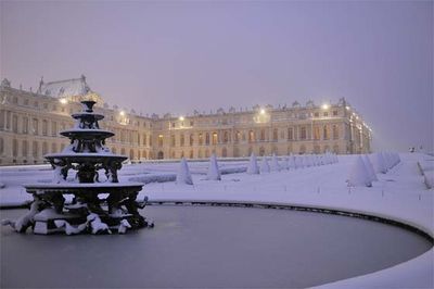 Christian milet winter in Versailles Versailles Christmas, Hohenzollern Castle, Bodiam Castle, Versailles Garden, Chateau Versailles, Beautiful France, Winter Blanket, At The Hospital, French History