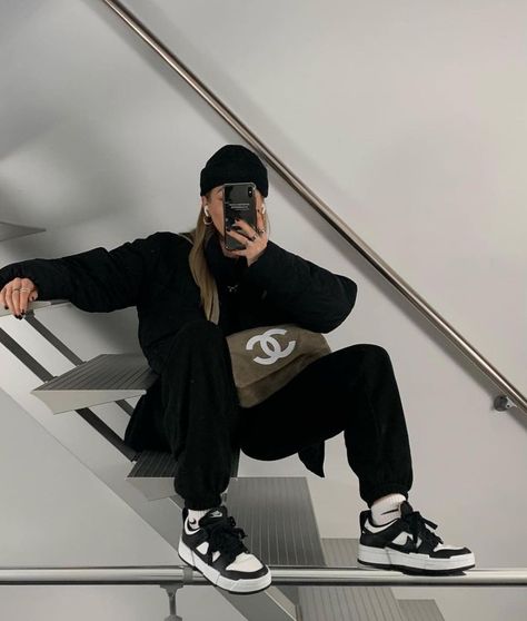 Womenswear (@traffygirls) • Instagram photos and videos Black And White Dunks Outfit, White Dunks Outfit, Low Dunks Outfit, Black And White Dunks, Dunk Low Outfit Women, Dunk Outfits, White Dunks, Mens Fall Outfits, Stylish Street Style