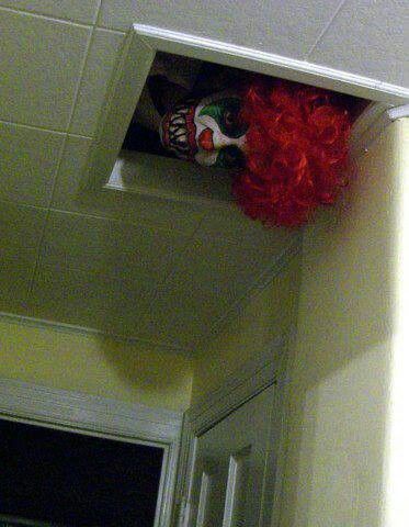 that's messed up! Take an air vent down and add a creepy mask....AWESOME Dekorasi Halloween, Uhyggelig Halloween, Halloween Party Decor Diy, Halloween Decor Diy, Easy Diy Halloween Decorations, Easy Halloween Decorations, Diy Halloween Decor, Adornos Halloween, Halloween Prop