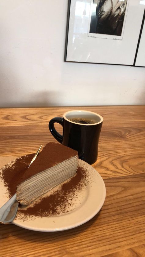 Tiramisu Crepe Cake, Cake And Coffee Aesthetic, Coffee And Cake Aesthetic, Tiramisu Crepes, Crepes Cake, Coffe Cake, Cafe Cakes, Cake Tiramisu, Seattle Weather