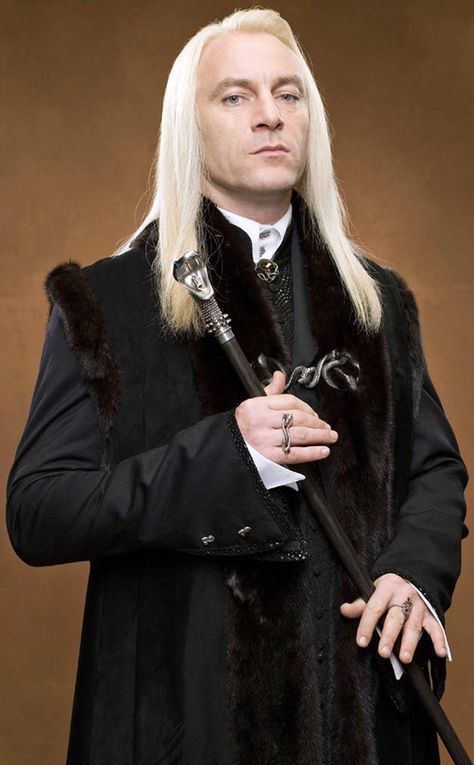 In a new interview with Deadline, the actor talked about how he actually auditioned for a different character and reveals why he didn't want to play the Slytherin prefect Lucius Malfoy Outfit, Lucius Malfoy Jason Isaacs, Imprimibles Harry Potter, Jason Isaacs, Harry Potter Cosplay, Lucius Malfoy, Harry Potter Costume, Harry Potter Actors, Lord Voldemort