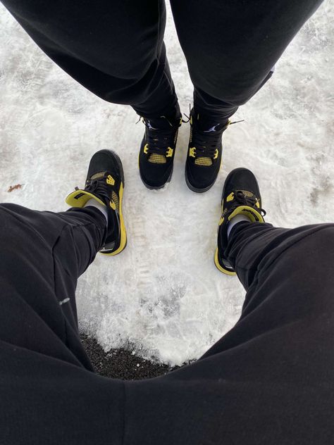 Sneaker Head Couple, Couples Matching Shoes, Couple Shoes Pictures, Matching Couple Shoes, Matching Shoes For Couples, Couple Shoes Matching, Couples Shoes, Couple With Baby, Girlfriend And Boyfriend Goals