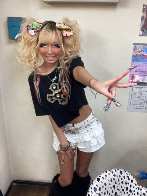 Banba Gyaru, Gyaru Makeup, Kei Visual, Who Is She, Pin Up Outfits, Gyaru Fashion, Bad Gal, Not Me, J Fashion