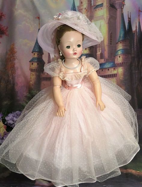 Betsy Mccall, American Dolls, Green Gown, Barbie Vintage, Madame Alexander Dolls, Alexander Dolls, Old Dolls, Bisque Doll, Madame Alexander