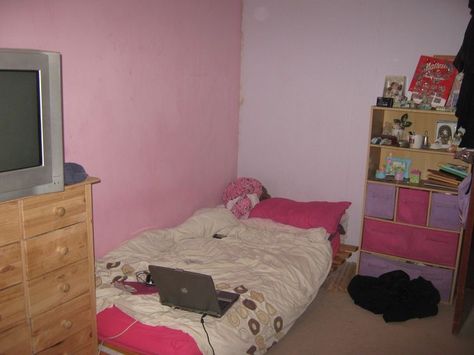 Nostalgia Bedroom, 00s Bedroom, Nostalgic Room, Rich Girl Bedroom, Girl Nostalgia, 2000s Bedroom, 2000s Room, Pretty Apartments, Childhood Bedroom