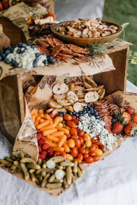 Wedding Appitzer Tables, Boho Wedding Shower Food Ideas, Veggie Wedding Food, Appetizer Buffet Wedding, Rustic Wedding Appetizers Finger Foods, Wedding Vegetable Tray, Appetizer Display Wedding, Cottage Core Dessert Table, Farmers Market Charcuterie Board