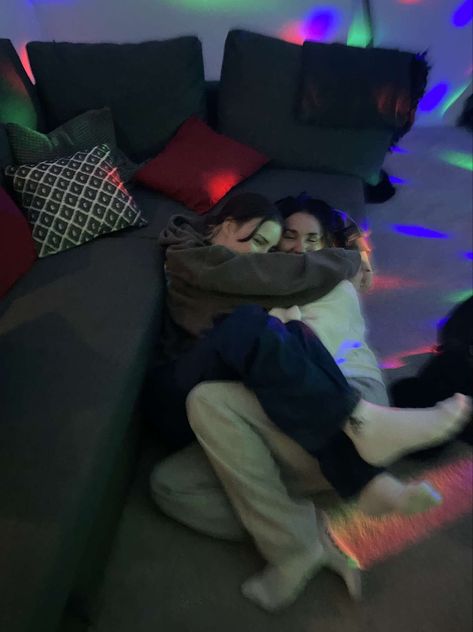 #friends #aesthetic #cute #party #hug Bsf Cuddling, Best Friend Cuddling, Friends Cuddling Aesthetic, Cuddle Party Aesthetic, Friendship Hug Aesthetic, Hugs Aesthetic Friends, Best Friends Hugging Aesthetic, Friends Hugging Aesthetic, Two People Cuddling