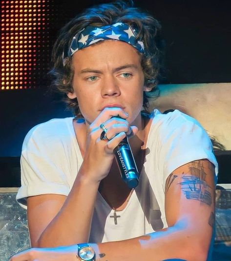 Harry Styles Dark, Harry Styles Drunk, Frat Boy Harry Styles, Wallpaper One Direction, Frat Boy Harry, One Direction Fotos, Harry Styles Hair, Harry Styles 2013, Holmes Chapel