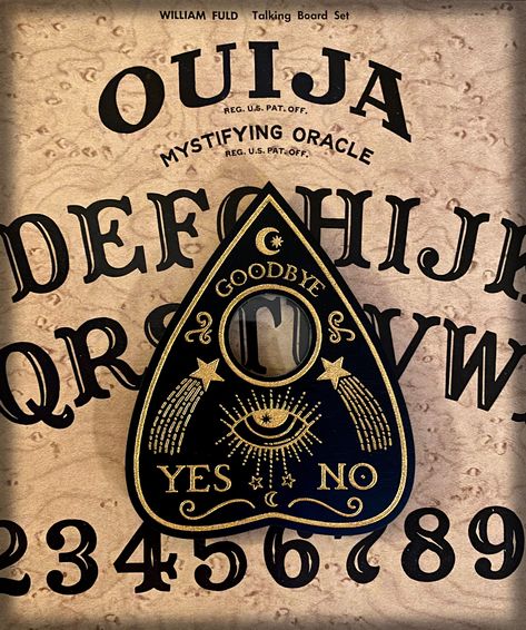 Missing your Ouija Planchette or need a cool-looking new one to replace a cheap plastic one? Grab this black, birch wood-engraved planchette which has an original, hand-painted, Yes, No, Goodbye, all-seeing eye design with a clear acrylic window and felt pad feet. The planchette measures 4¼ inches (108 mm) x 5¼ (133 mm) and does not include the board. Ouija Board is not included Other Planchettes: Moon and Sun - https://www.etsy.com/listing/743845791 Oujia Board Tattoos, Ouija Board Planchette Tattoo, Ouija Planchette Drawing, Ouji Board Tattoo, Oujia Boards, Ouija Planchette Tattoo, Planchette Tattoo Design, Oujia Planchette, Ouija Board Tattoo