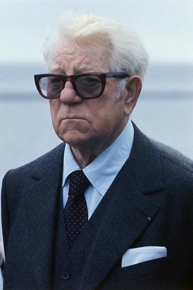 Jean Gabin, Wow Photo, French Movies, French Cinema, Movie Magazine, Mens Haircuts Short, Alain Delon, Stylish Sunglasses, Clint Eastwood