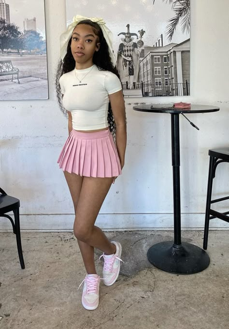 Pleaded Skirt Outfits Aesthetic Summer, Pleated Skirt Outfit Baddie, Tennis Skirt Outfit Baddie, Pink Skirt Outfit Aesthetic, Girly Baddie Outfits, Summer Tennis Pleated Mini Skirt, Pink Baddie Outfits, Baddie Corset Outfit With Skirt, Tennis Skirt Outfit Aesthetic