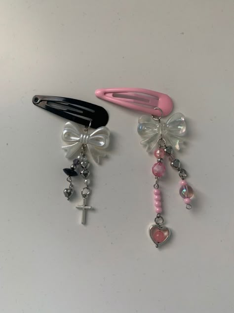 Enhypen Jewelry, Diy Hair Jewelry, Pink White Aesthetic, Girly Korean, Aesthetic Ribbon, Anting Manik, قلادات متدلية, Beaded Hair Clips, Diy Collier