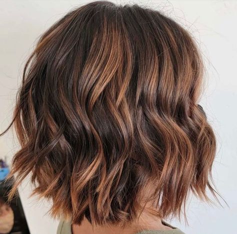 Choppy Shaggy Bob for Wavy Hair Long Wavy Bobs, Thick Bob Haircut, Haircuts For Thick Wavy Hair, Wavy Bob Long, Roller Curls, Easy Care Hairstyles, Wavy Bob Haircuts, Large Curls, Choppy Haircuts