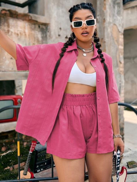 Karol G Outfit Ideas, Suenos Outfits, Comfy Music Festival Outfit, Festival Outfits Colorful, Rave Plus Size Outfits, Coachella Plus Size Outfits, Pink Coachella Outfit, Plus Size Festival Outfit Summer, Curvy Festival Outfit