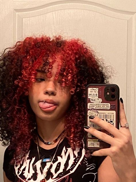 Dye Curly Hair, Curly Hair Coloring, Curly Hair Color Ideas, Curly Hair Color, Dyed Curly Hair, Red Curly Hair, Dyed Red Hair, Piercing Nose, Dyed Hair Inspiration