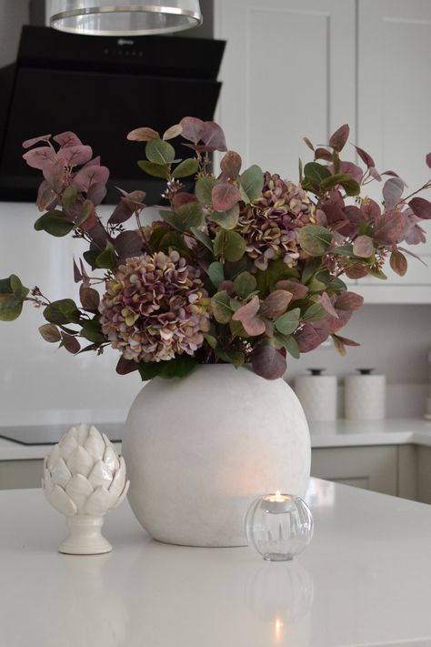 Autumn Bouquet Vase, Flower Arrangement With Eucalyptus, Large Round Vase Flower Arrangements, Flower Arrangement Hydrangeas, Eucalyptus Arrangement Vase, Round Vase Flower Arrangements, Dried Hydrangeas Centerpiece, Autumn Flower Arrangements, Rounded Vase