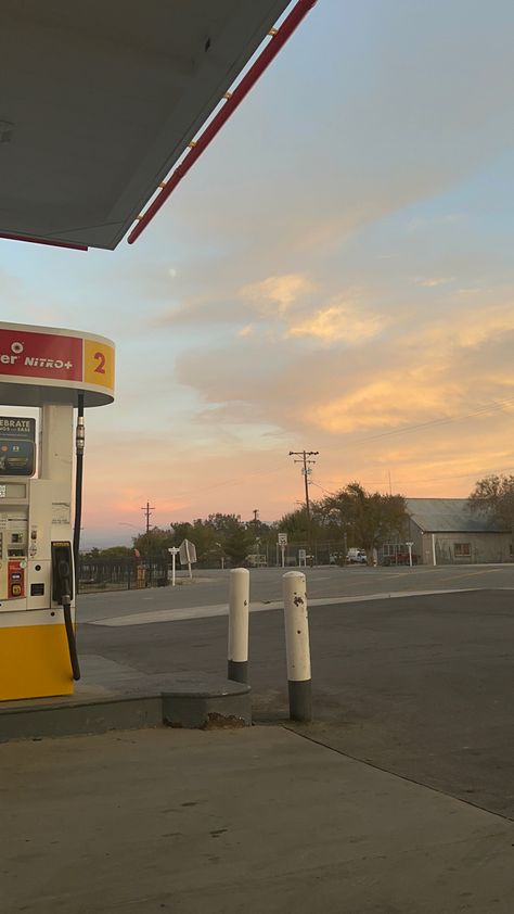 Road Trip Gas Station, Small Town California, 70s Small Town Aesthetic, Small Town Slasher Aesthetic, Small Town Sunset, America Road Trip Aesthetic, Gas Station Sunset, Small Town California Aesthetic, Mid West Aesthetic