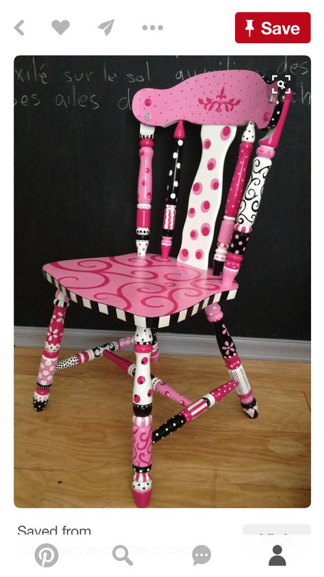 Painting Old Chairs, Upcycling Ideas Diy, Hand Painted Chairs, Hantverk Diy, Whimsical Painted Furniture, Whimsical Furniture, Painted Chair, Old Chairs, Painted Chairs