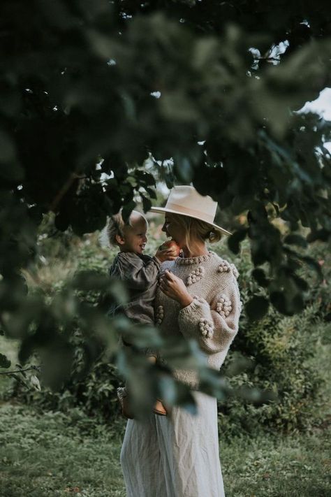 Blueberry Picking Photoshoot, Mother Child Photography, Mom Daughter Photography, Motherhood Photos, Fam Photos, Mother Baby Photography, Daughter Photography, Anna Jones, Bday Shoot