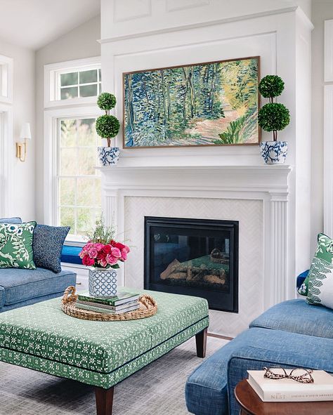 Green Family Room, Green Family Rooms, Room Oasis, Blue And Green Living Room, Family Room Addition, Green Living Room, Coastal Living Rooms, White Living Room, Living Room Green