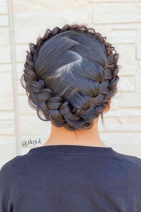 Medieval-Style Halo Crown Braid with Zig-Zag Part Braided Halo Hairstyle, Dutch Braid Styles, Crown Braids, Braided Crown, Braided Crown Hairstyles, Medieval Hairstyles, Half Updo Hairstyles, Milkmaid Braid, Hairstyles For Black Hair