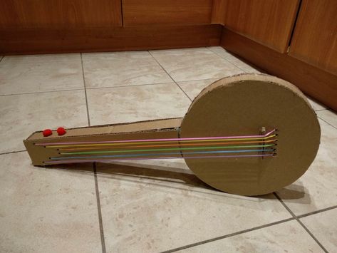 DIY Cardboard box banjo #banjo #cardboard #DIY Cardboard Instruments, Diy Banjo, Banjo Craft, Cardboard Challenge, Cardboard Construction, Cardboard Diy, Music Project, Spring Crafts For Kids, Cases Diy