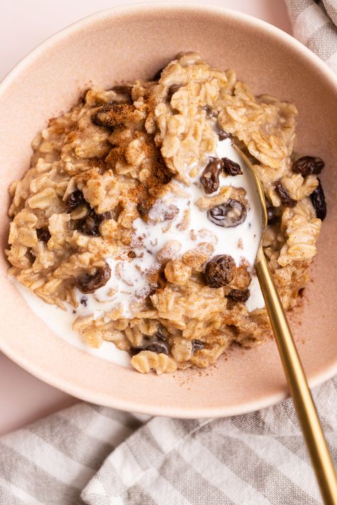 Oatmeal Raisin Oatmeal, Oatmeal With Raisins, Cinnamon Raisin Oatmeal, Raisin Oatmeal, Oatmeal How To Make, Old Fashioned Oatmeal, Breakfast Oatmeal Recipes, Cinnamon Oatmeal, Warm Breakfast