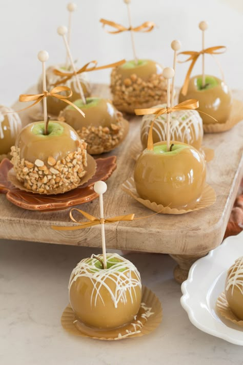 Gourmet Caramel Apples, the easy way! Gourmet Caramel Apples, Caramel Apples Homemade, Caramel Apples Recipe, Cooking From Scratch, Gourmet Apples, Spiced Drinks, Caramel Dip, Gourmet Candy, Handmade Farmhouse