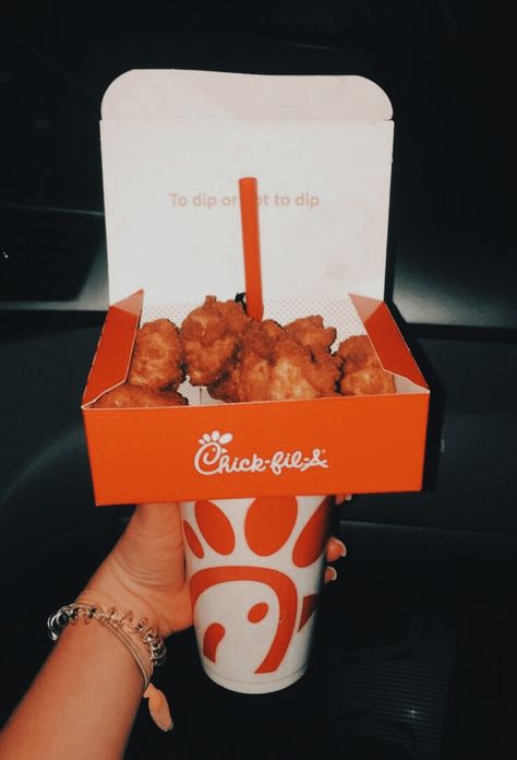 Chick Fil A Aesthetic, Low Carb Flammkuchen, Vsco Food, American Fast Food, Aesthetic Vsco, Sleepover Food, A Aesthetic, Junk Food Snacks, Food Goals