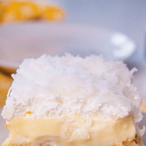 12 Tomatoes on Instagram: "If you’ve followed us for very long then you likely know that we love a good poke cake. They’re easy to make, always super moist, and you can find a recipe to suit any occasion. The version I have for you today is nothing short of a tropical dream. This Hawaiian Wedding Cake tastes like a pina colada with layers of juicy pineapple, creamy pudding, and airy Cool Whip. Basically, a beach getaway in dessert form.
.
.
.
[Click the link in @12_tomatoes profile]
https://12tomatoes.com/hawaiian-wedding-cake/
.
.
cake, recipe, dessert, pineapple" Dessert Pineapple, Hawaiian Wedding Cake, Wedding Cake Tasting, Creamy Pudding, Recipe Dessert, Cakes Recipes, 12 Tomatoes, Beach Getaway, Poke Cake