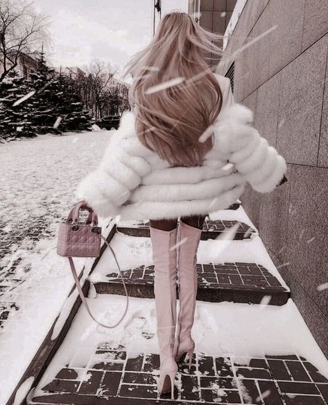 Follow my pinterest✨ @f1233v Chloe Rose, Winter Princess, Estilo Hippy, Snow Angels, Winter Fits, Winter Aesthetic, 가을 패션, Winter Fashion Outfits, The Snow