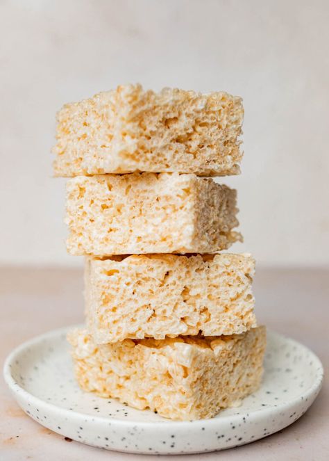 Nothing compares to classic Rice Krispie treats! Here’s a foolproof recipe that’s a million times better than any store-bought version. Best Rice Crispy Treats Recipe, Homemade Rice Crispy Treats, Vegan Rice Crispy Treats, Vegan Rice Krispie Treats, Crispy Treats Recipe, Homemade Rice Krispies Treats, Rice Crispy Treats Recipe, Rice Krispie Squares, Krispie Treats Recipe