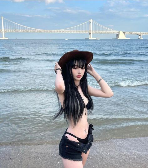 Uzzlang Girl, الرسومات اللطيفة, Ulzzang Girl, Korean Girl, Beach Outfit, Asian Beauty, Pretty People, Black Hair, A Woman