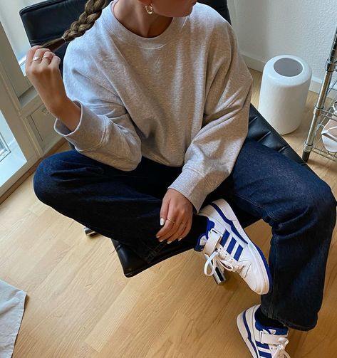 Amalie Mortensgaard Lundbek on Instagram: “Go to look 💙” Autumn Fall Outfits, Autumn Fits, Copenhagen Style, Stockholm Fashion, Winter Fits, Mode Inspo, How To Pose, Basic Outfits, Jeans Boyfriend