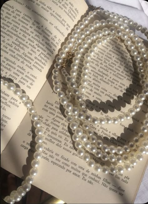 Pearls Aesthetic, Pearl Aesthetic, Cream Aesthetic, Classy Aesthetic, Princess Aesthetic, Beige Aesthetic, Old Money Aesthetic, Girly Jewelry, White Aesthetic