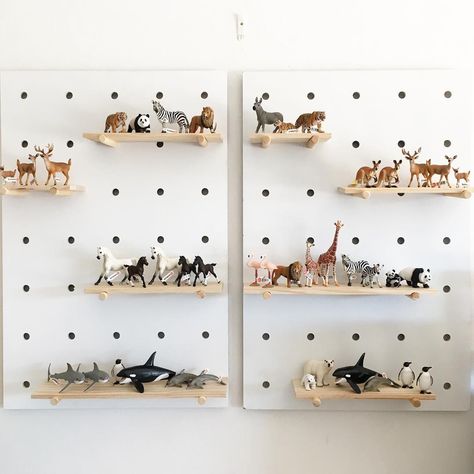 Boys Playroom, Girls Playroom, Playroom Storage, Toy Display, Old Room, Wooden Display, Bedroom Design Ideas, Maria Montessori, Toddler Bedrooms