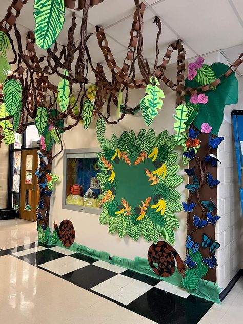 Jungle Room Transformation, Classroom Jungle Theme Ideas, Jungle Book Theme Decorations, Jungle Tree Classroom, Rain Forest Classroom Decoration, Jungle School Decorations, Garden Theme Room Decor, Jumanji Classroom Theme, Jungle Theme For School