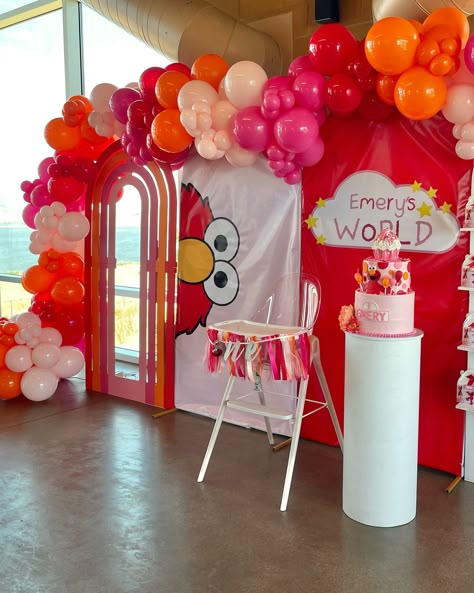 Elmo’s Theme || Birthday 1 || Emery Daleyza 🖍️🎈 • Thank you very much for letting us be part of such a special moment, for your beautiful princess ❣️ @bucio_karla @jg_lazarit Event suppliers: Minipancakes : @jennys.minipancakes Bounce house: @blossom_bounce Candy boxes: @shopwnay Table linen rental: @manteleriadianamorales Decoration, centerpieces: @perfectoballoon Customized canvas, figures and vinyl: @oncepublicidadtj #themeelmo #elmodecoration #elmo #elmobirthday #elmobirthday... Elmo Bday Party Ideas, Elmo's World Birthday Party Ideas, Elmo Second Birthday Girl, Elmo 2nd Birthday Party Girl, Elmo Birthday Party Girl, Girly Elmo Birthday Party, Elmo Themed Birthday Party, Elmo Birthday Party Decorations, Elmo Centerpieces