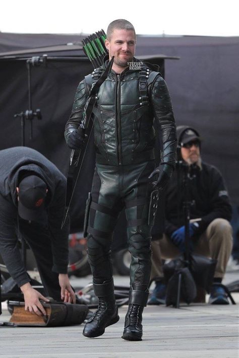 Steven Amell, Green Arrow Cosplay, Arrow Costume, Arrow Cosplay, Oliver Queen Arrow, Arrow Tv Series, Stephen Amell Arrow, Mens Leather Clothing, Arrow Tv