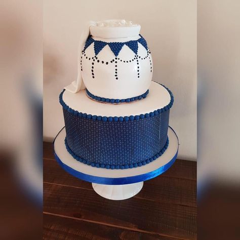 African Lobola Cakes, Tswana Traditional Wedding Cakes, Lobola Cakes, Traditional Cakes Wedding African, Sotho Wedding, Lobola Celebration, Blaze Birthday Cake, Beaded Wedding Cake, Traditional Wedding Theme