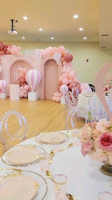 Air Ballon Baby Shower Decoration, Hot Air Balloon Birthday Theme, Hotairballoon Party, Air Balloon Baby Shower Theme, Hot Air Balloon Theme Party, Hot Air Balloon Baby Shower Theme Pink, Pastel Hot Air Balloon Party, Pink Hot Air Balloon Centerpiece, Hot Air Balloon Party Theme Walmart