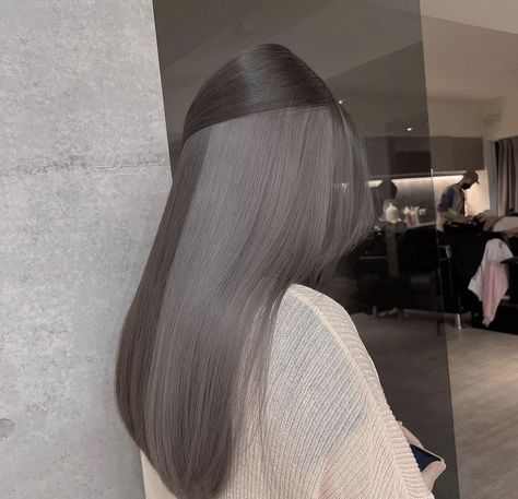 Ulzzang Hair, Korean Hair Color, Hair Color Underneath, Ash Brown Hair, Ash Hair Color, Hair Style Korea, 2023 Hair, Hair Color Streaks, Korean Hair