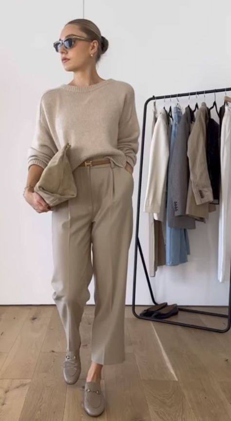 Modern Winter Outfits, Outfit Minimalista, Winter Outfits For Women, Old Money Fashion, Casual Work Outfits Women, Money Fashion, Beige Outfit, Business Casual Outfits For Work, Pants Outfits