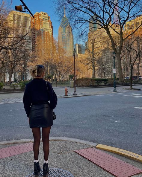 Girl in all black winter outfit in rittenhousr square, Philadelphia, leather skirt, black sweater, black booties, tights Philadelphia Outfit Winter, Philadelphia In Winter, Philadelphia City Aesthetic, Philadelphia Photoshoot, Aesthetic Philadelphia, Philly Aesthetic Night, School Outfit, School Design, Philadelphia